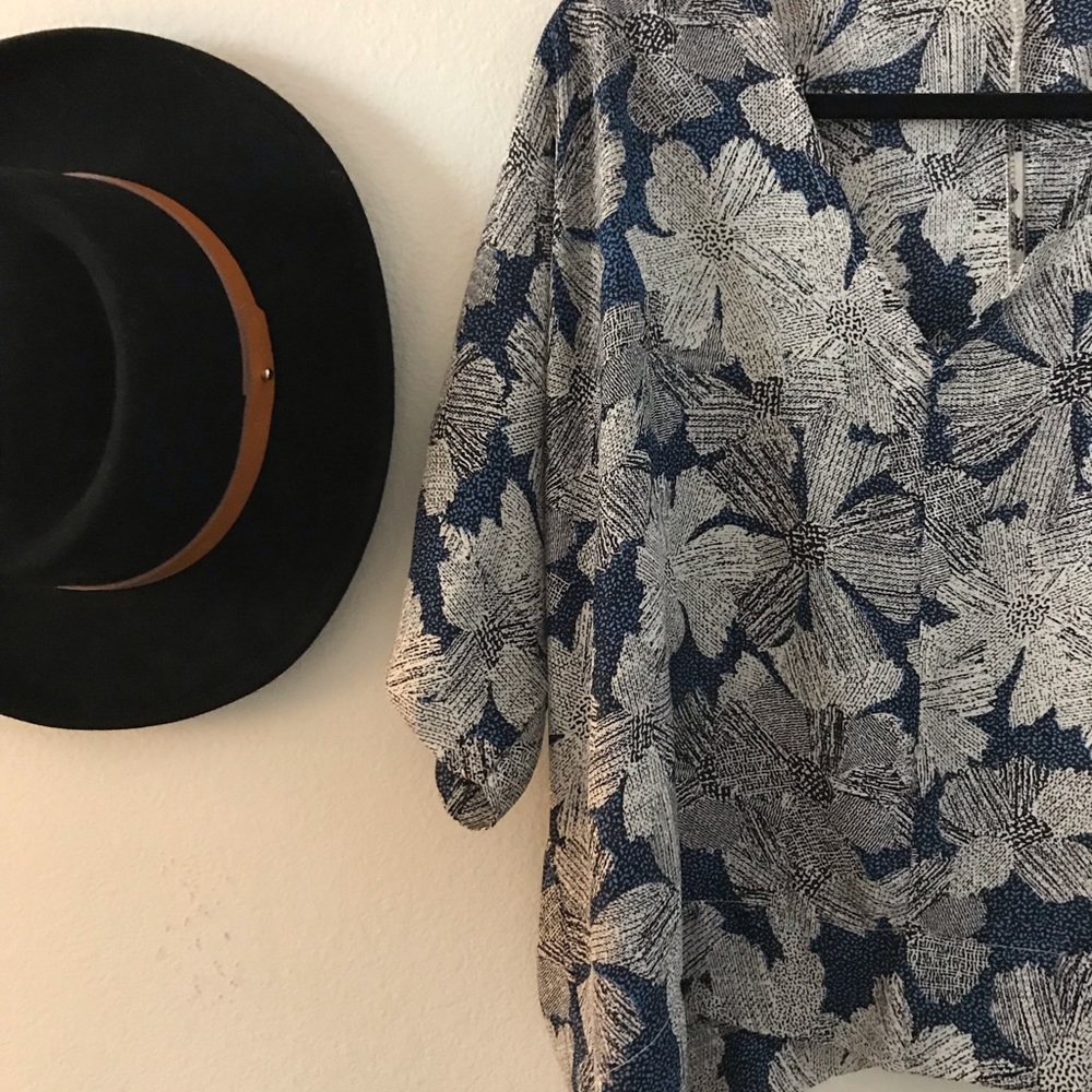 Boxy Blouse - Picture 3 of 4